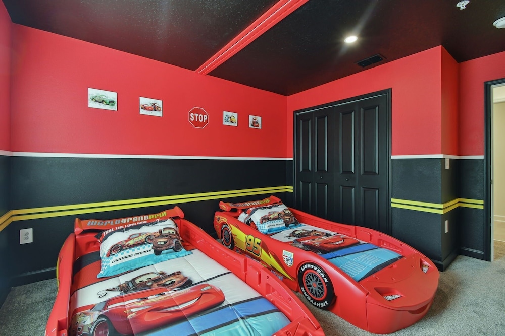Storey Lake - Private Pool- King Bed - 4BD/3BA