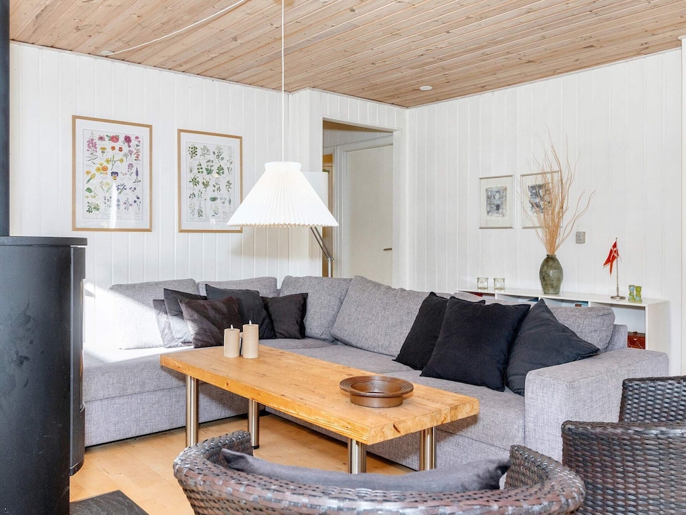 Tranquil Waterside Retreat-by Traum view 3