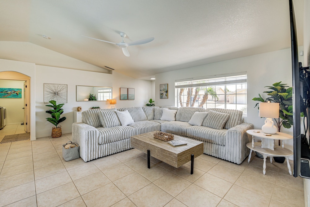 NEW Listing! Havasu Sunscape & Getaway w/ Views!