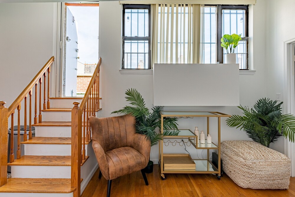 Amazing Furnished 1 BR Penthouse Midtown West