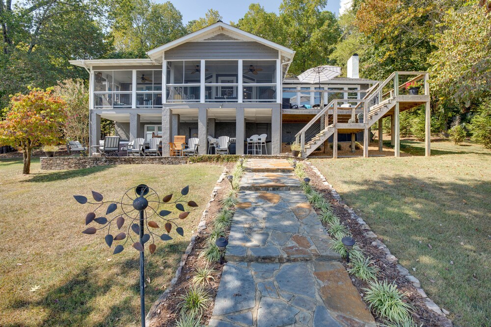 Guntersville Lake Access: Scottsboro Home