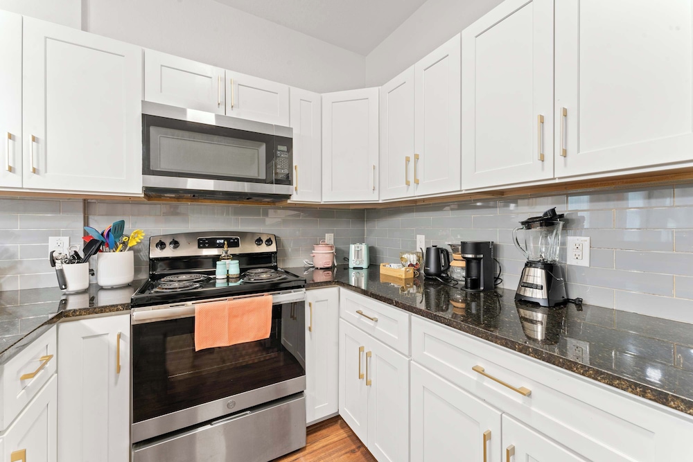 NRG Medcenter 2BD 2 5BA w Fencedyard Washerdryer