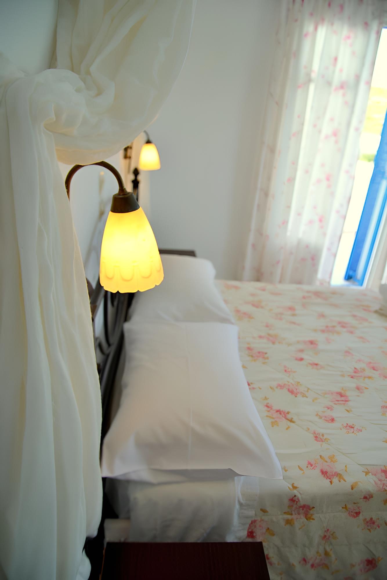 Glaronisia Hotel