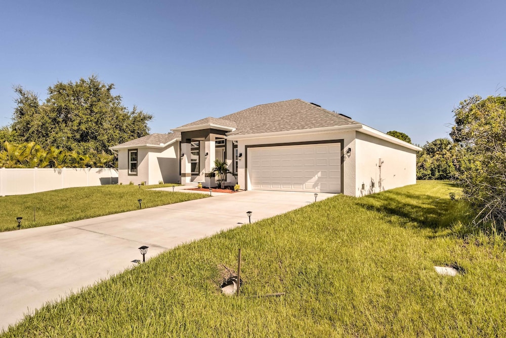 Elegant Port Charlotte Home < 10 Mi to Beach!