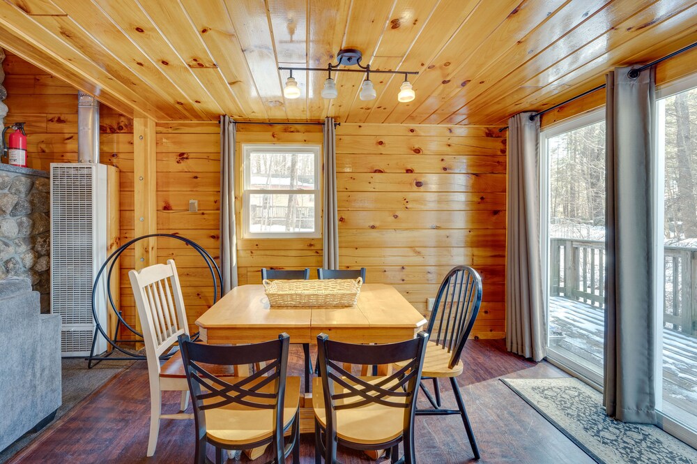 Cozy Laconia Cabin, Close to Winnipesaukee Pier!