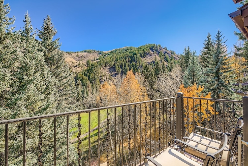 Fairway Drive Retreat 6 Bedroom Home