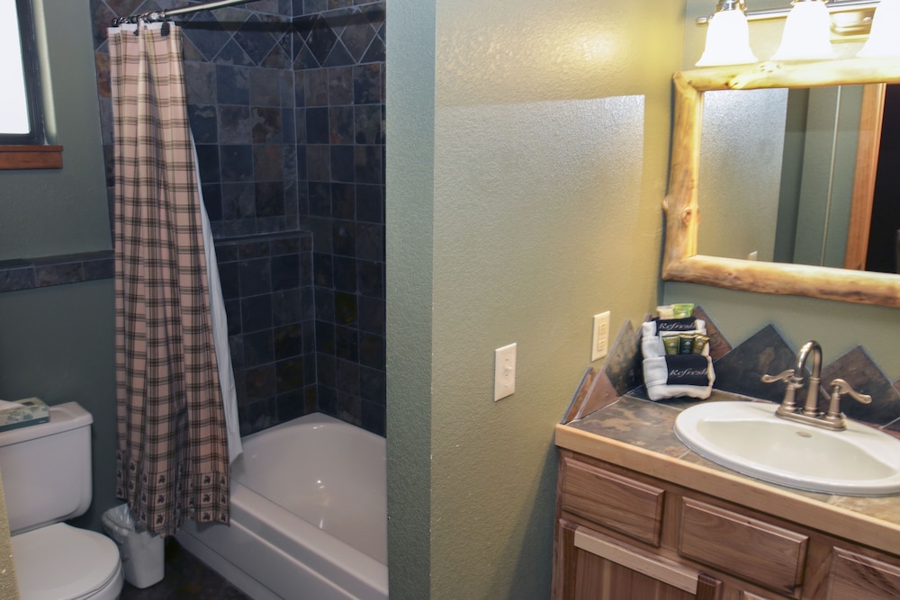 Timber Creek Chalets: 2b 1 Bedroom Chalet - Property Image 3