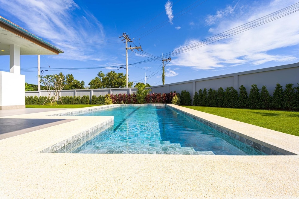 New Modern 3 Bedroom Villa MB35