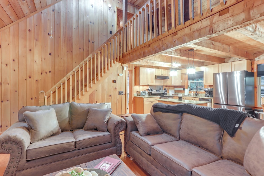 Near Hiking Trails: Hot Tub Haven in Ellijay!