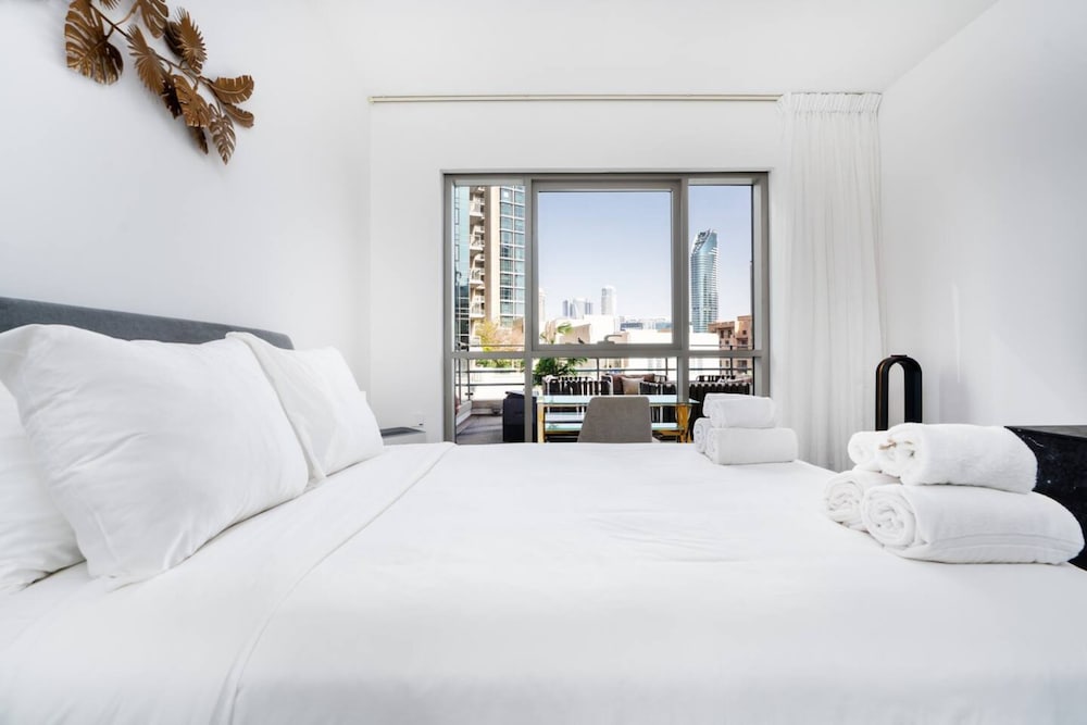 Stylish and Central 1 BD in Downtown Dubai