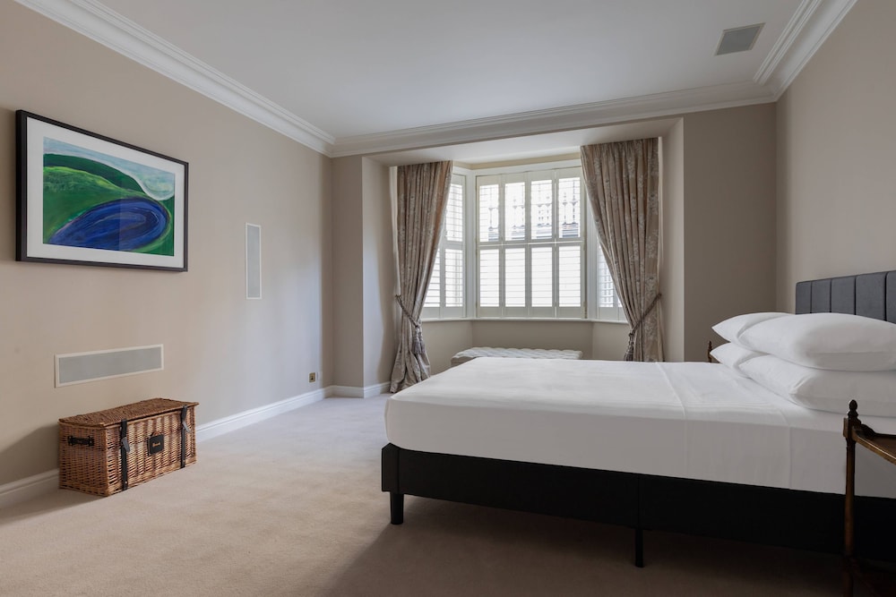 Earl's Court Square XI by Onefinestay