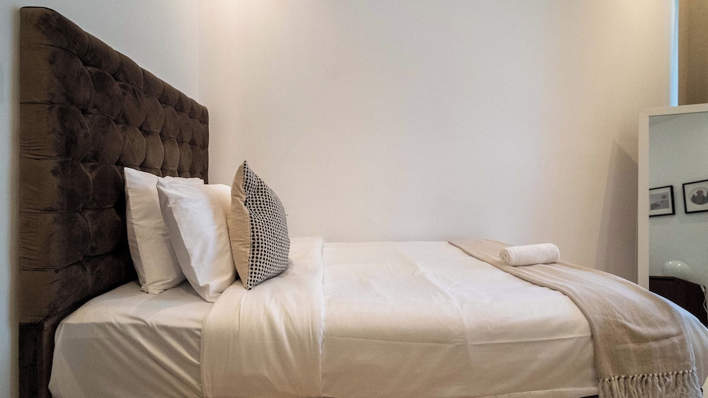 Phaedrus Living JBR Jewel Sadaf Tower