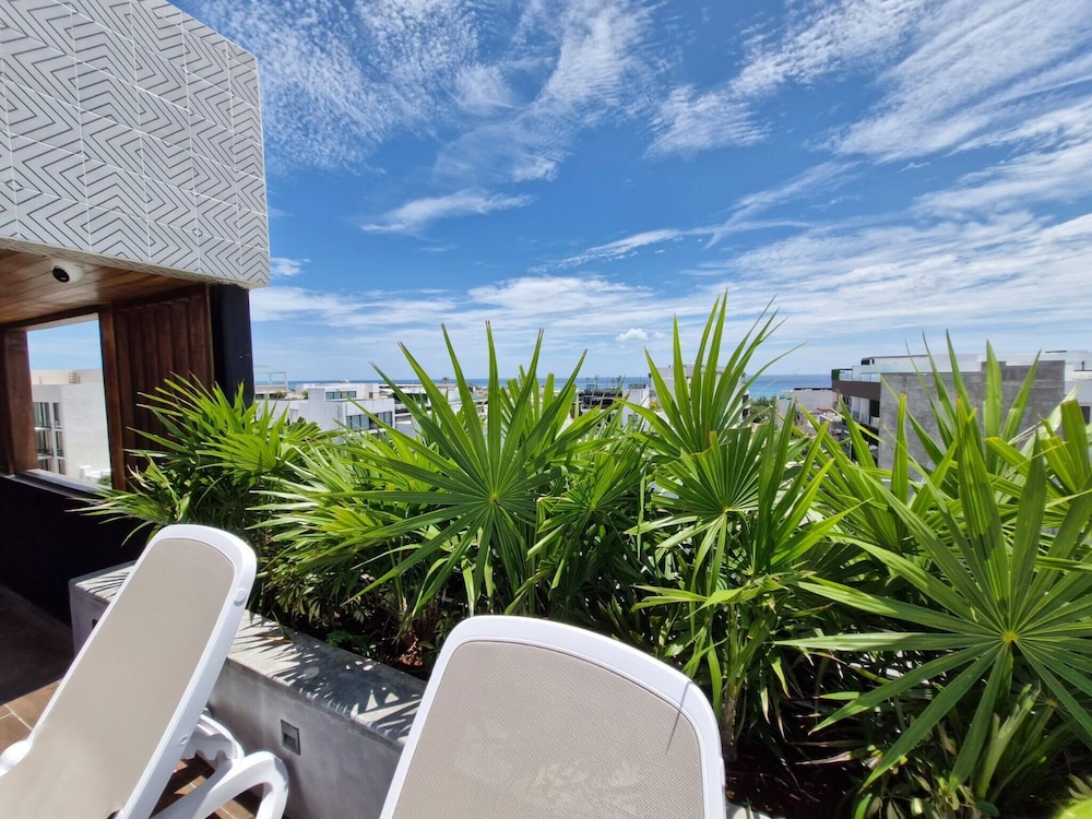 Super Cute Flat on 5th Ave in PdC Steps From Beach