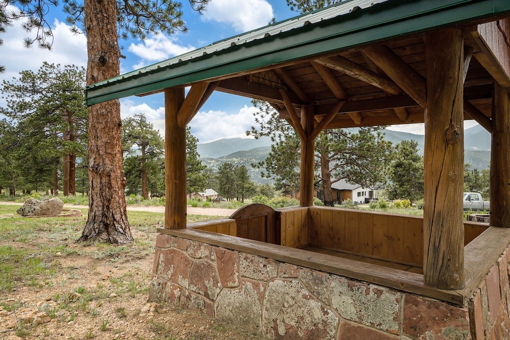 Frontier Mountain Retreat - Monthly Long-term Vacation Rental 30 Days Minimum -- Estes Park 1 Bedroom Apts by RedAwning - Property Image 17