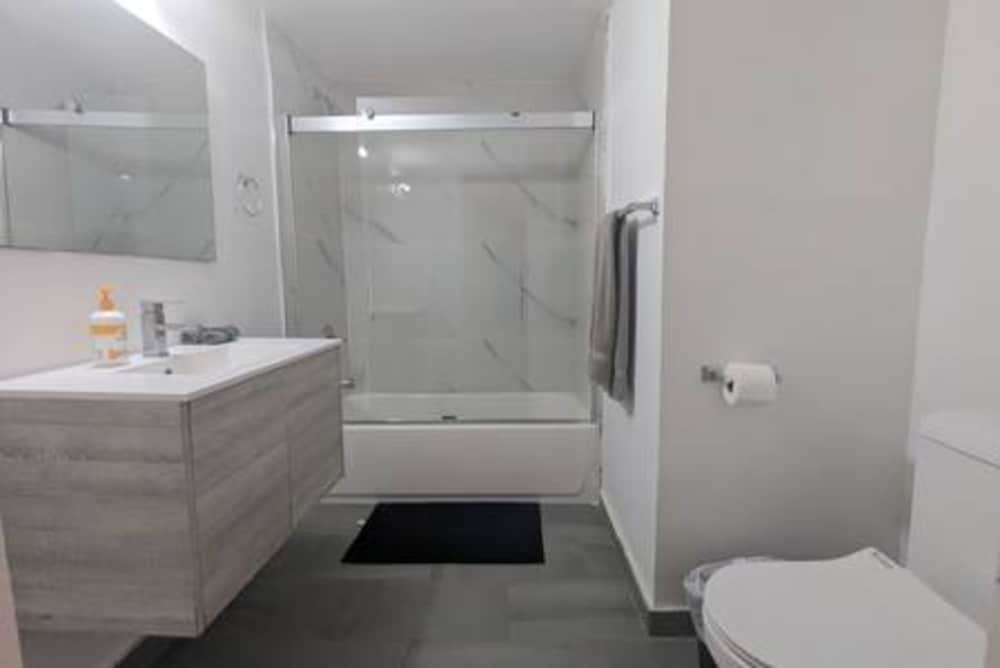 Pool Parking 2 Bedroom Retreat Sleeps 5