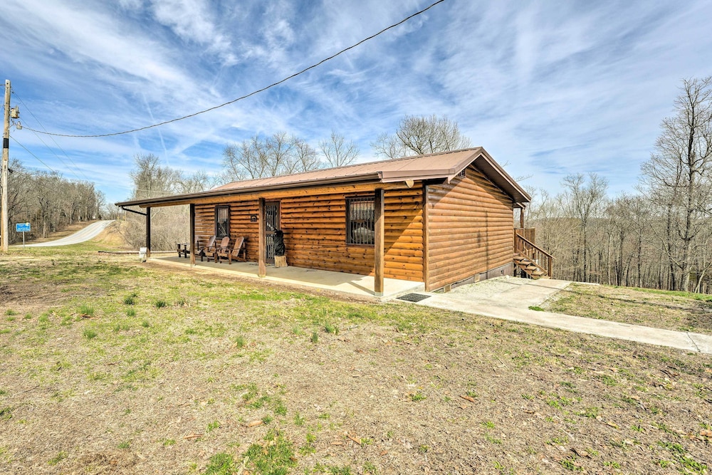 Rustic Cabin in Roaring River State Park! view 5
