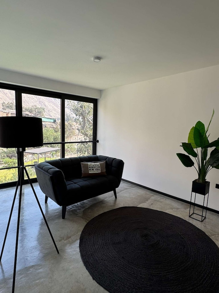w Elegant 7BR Home w Pool in Santa Eualia