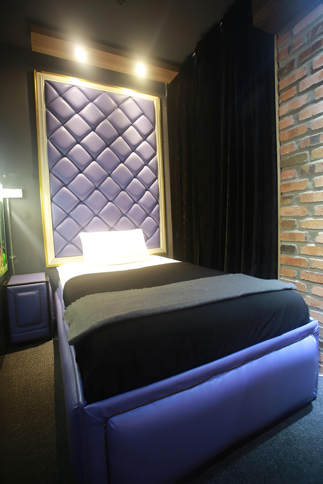 Bunker Hotel & Restaurant