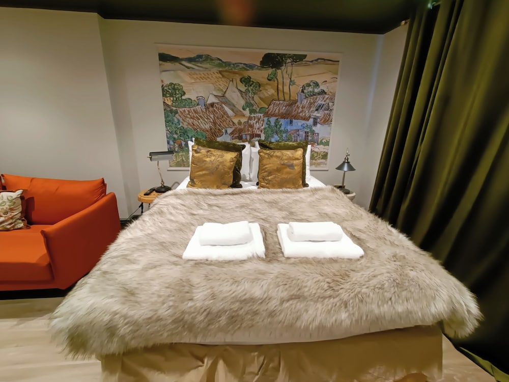 Rooms on The Prom