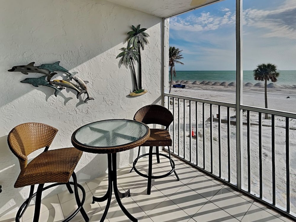 Sun Caper 208 by Distinctive Beach Rentals