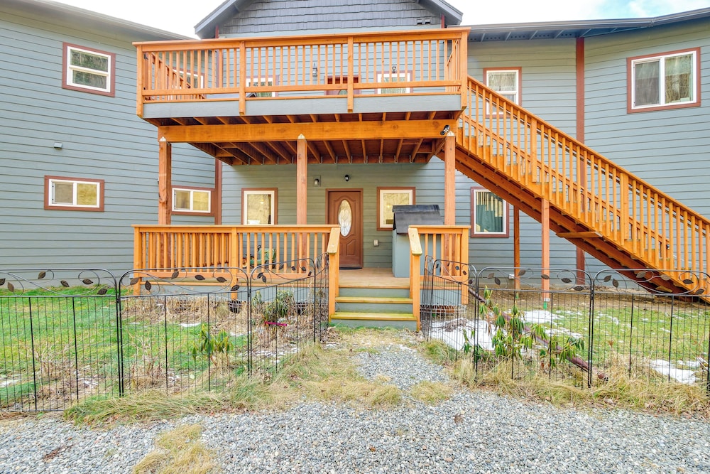 Panoramic Mtn Views: 5-acre Escape in Palmer!