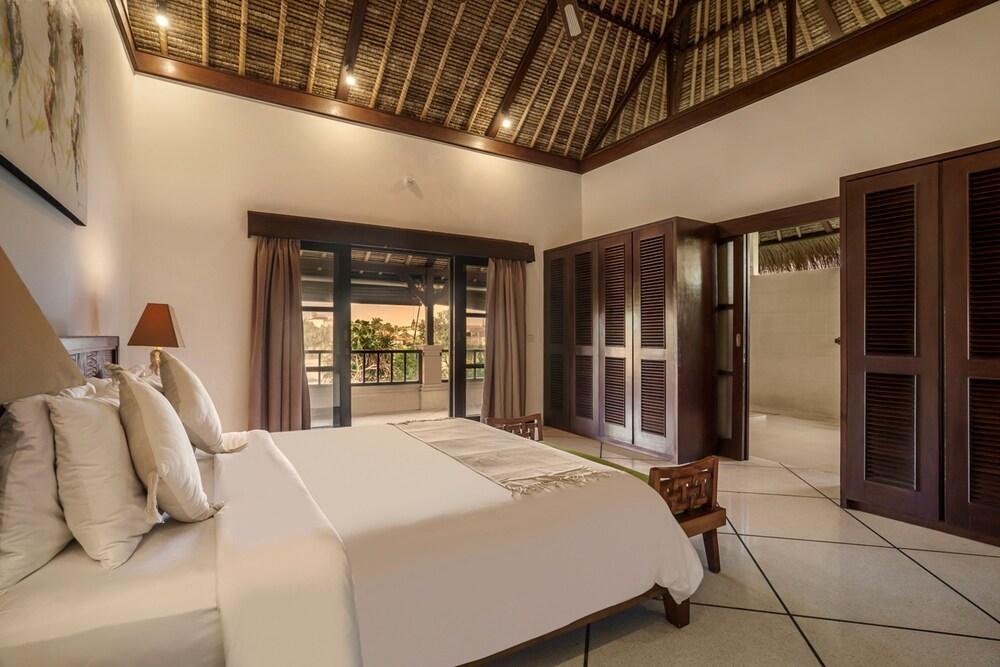 Villa Gading by Alfred in Bali - Stunning 4BD Villa in the Heart of Seminyak Beach