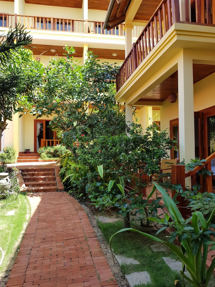 Free Beach Resort