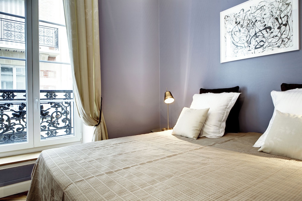 Paris Marais Central Residence