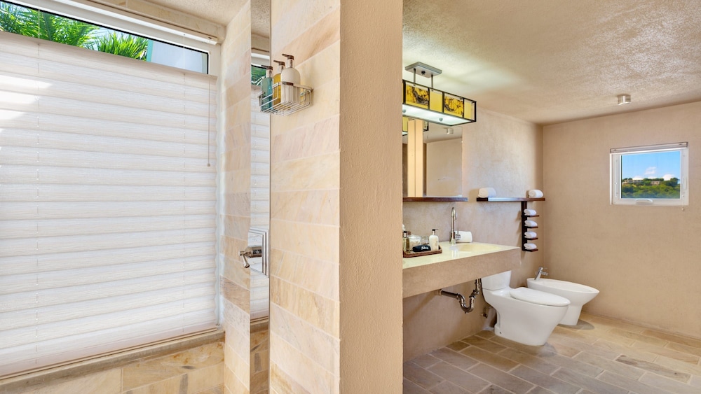 6 BR Villa With Concierge Amenities Pool