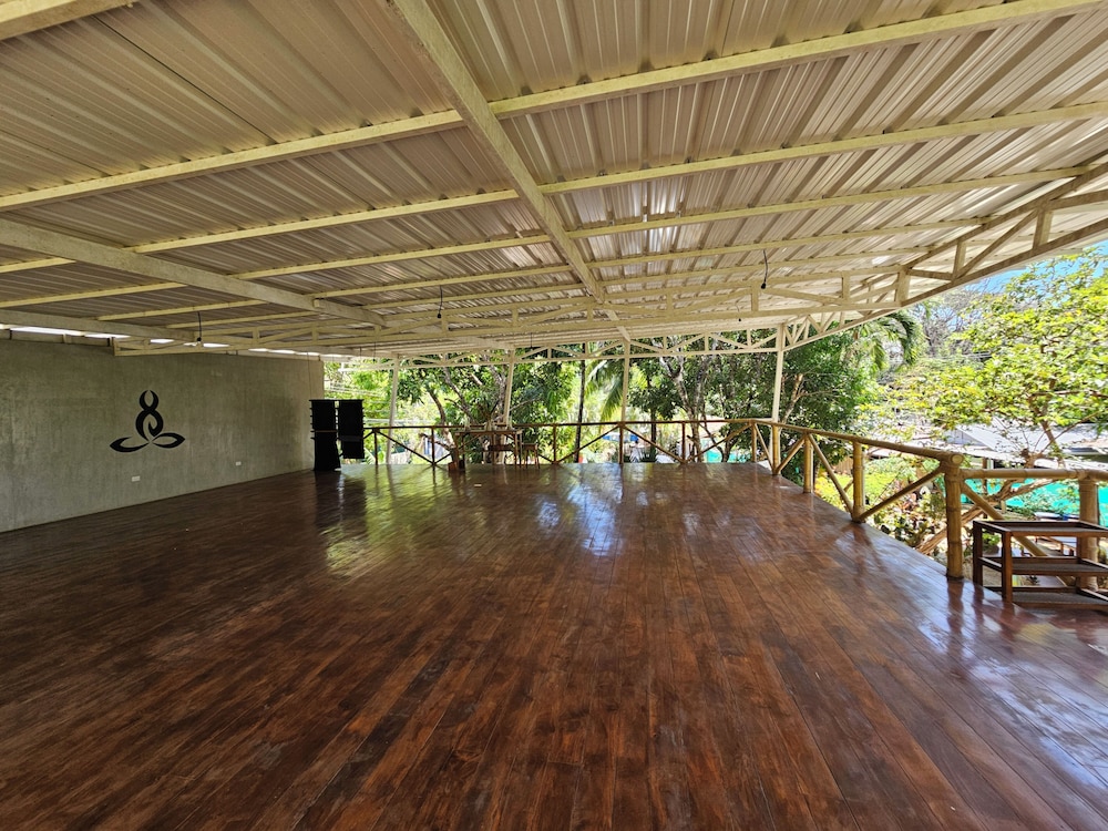 Don Jons Lodge -Surf & Yoga