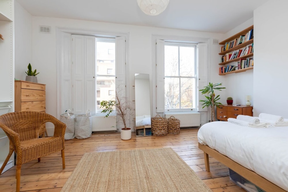 Spacious 2BD Flat By Regents Park & Camden Town!