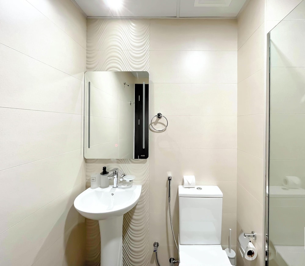 Jewelz Luxury 2BR Balcony, Pool & Garden Views
