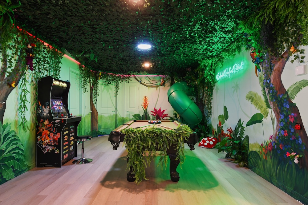 Luxury Stay: Pool, Games, Themed Rooms