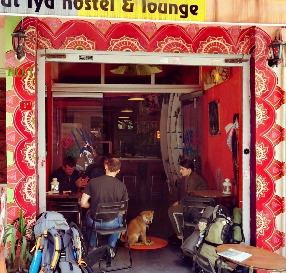 Chilloutlya Hostel&Bar