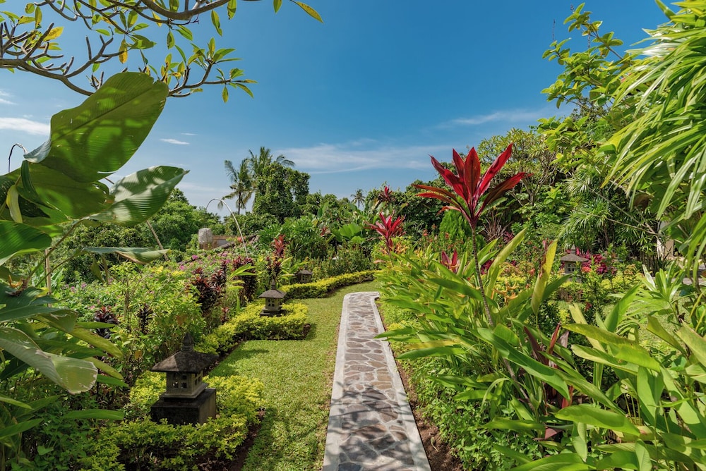 Alamanda Lovina Resort