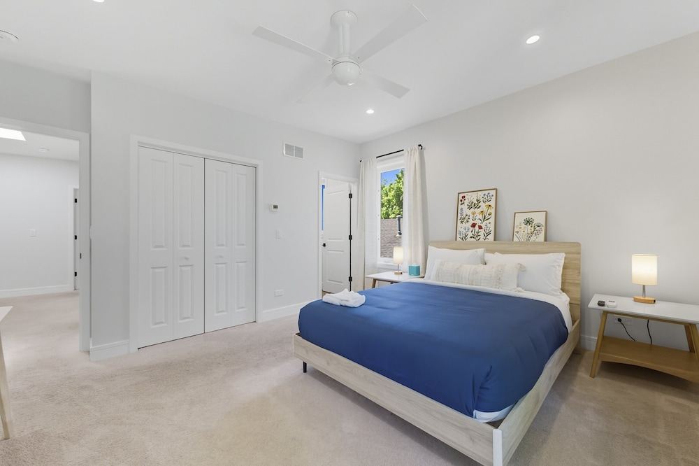 Bright Modern 3bed 2.5bath Evanston Home W/parking 3 Bedroom Home
