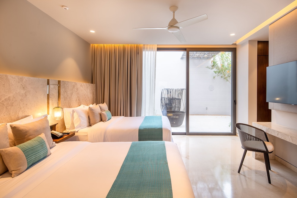 The Club at Solaz, Luxury Villas