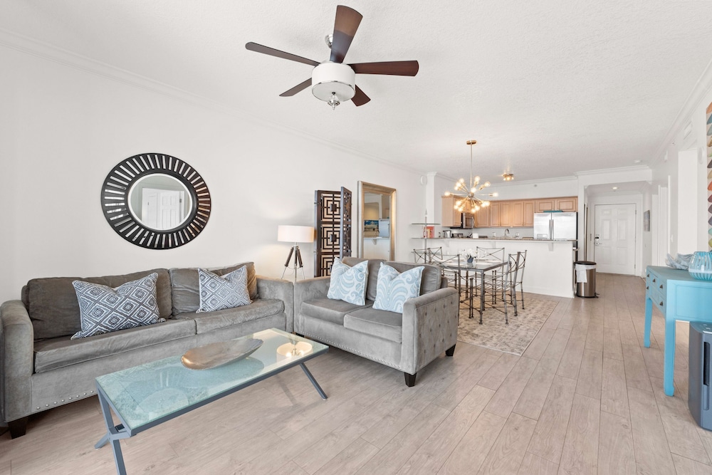 Twin Palms by Book That Condo