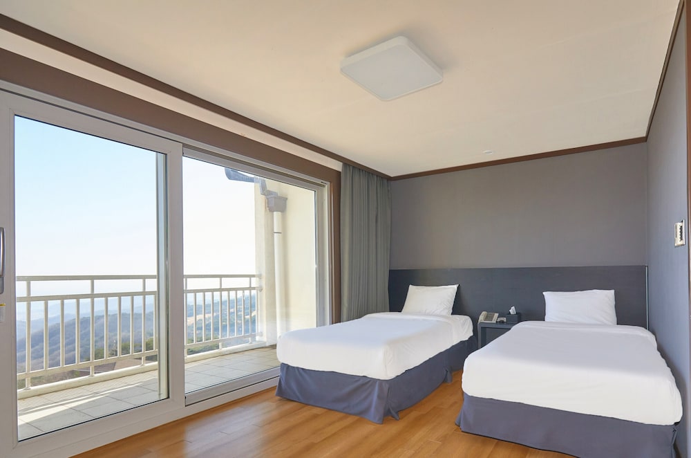 The Mauna Ocean Resort