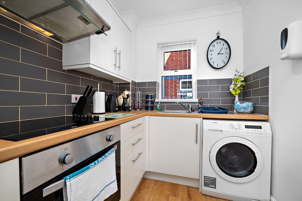 Stay In Cardiff Canton St. John's Court Apartment