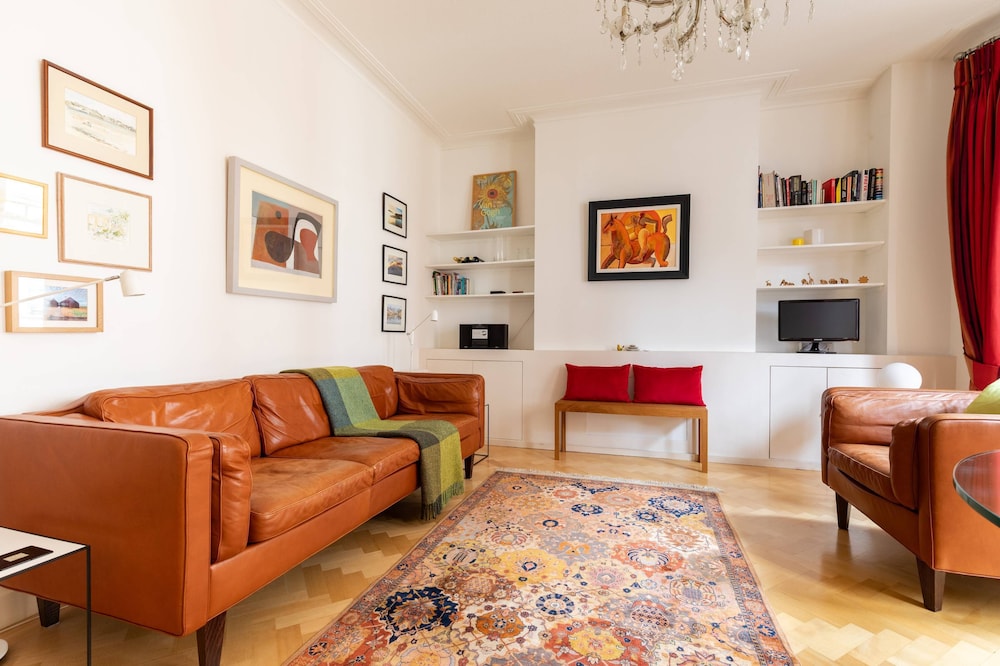 Bury Place by Onefinestay