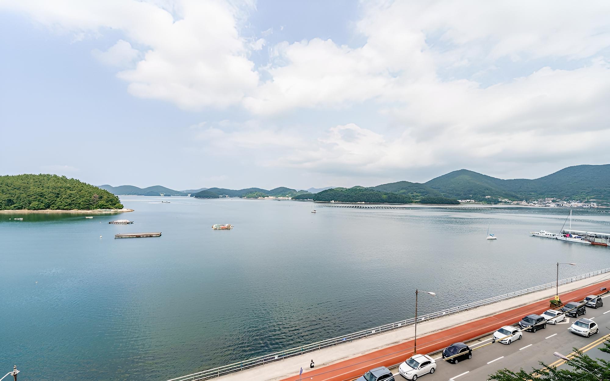 Tongyeong Hotel Sea Scent view 3