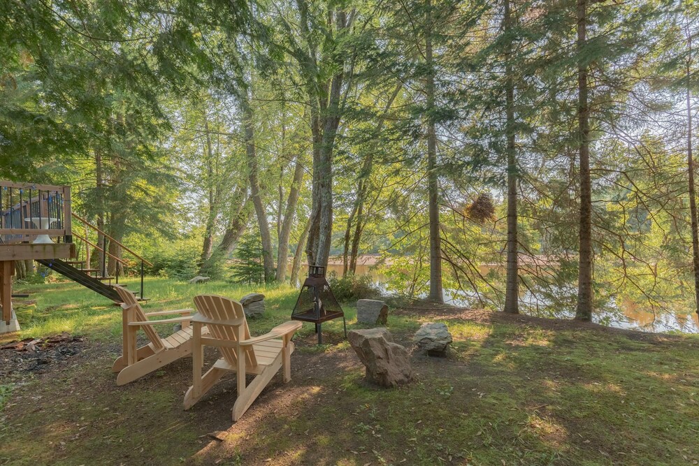 The Phoenix - Riverside Chalet With Beach