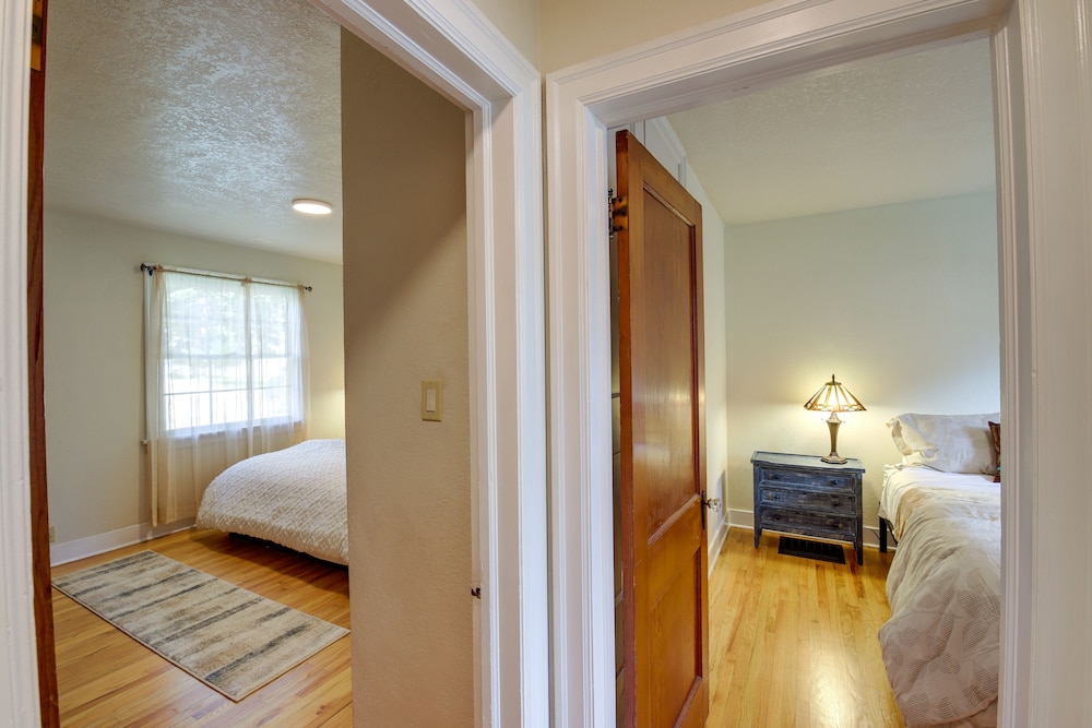 Charming Hamilton Hideaway: Half-mi to Main St! view 5