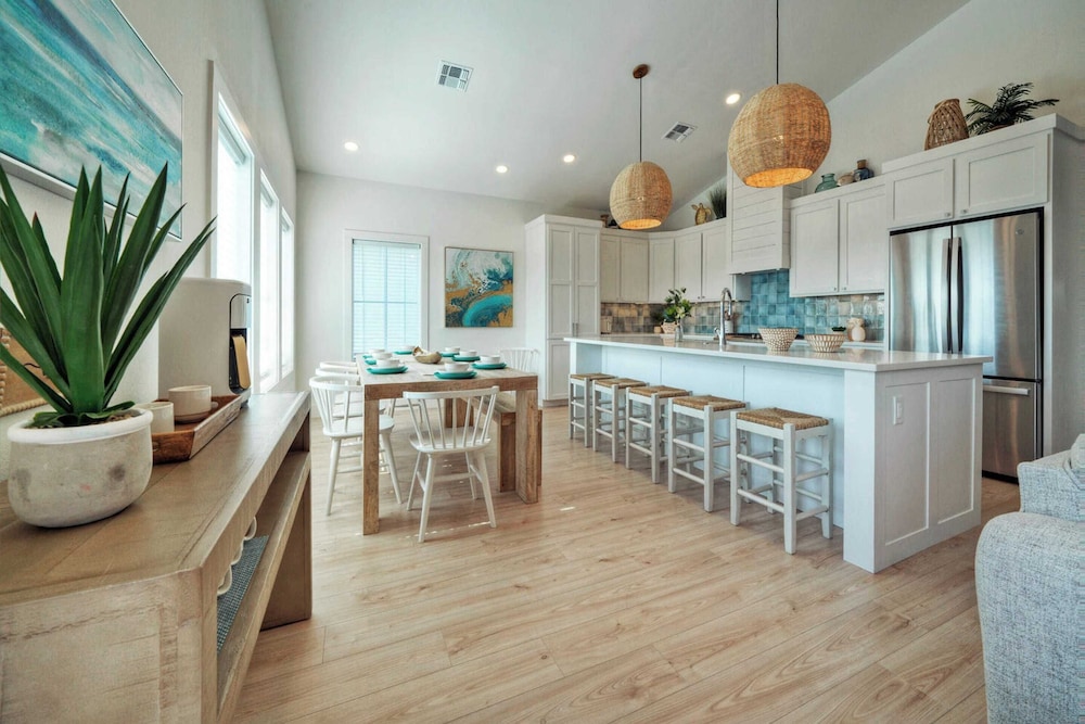Sleeps 22 2 Homes w/ Private Pool + Patio Walkable Location, Golf Cart Zone