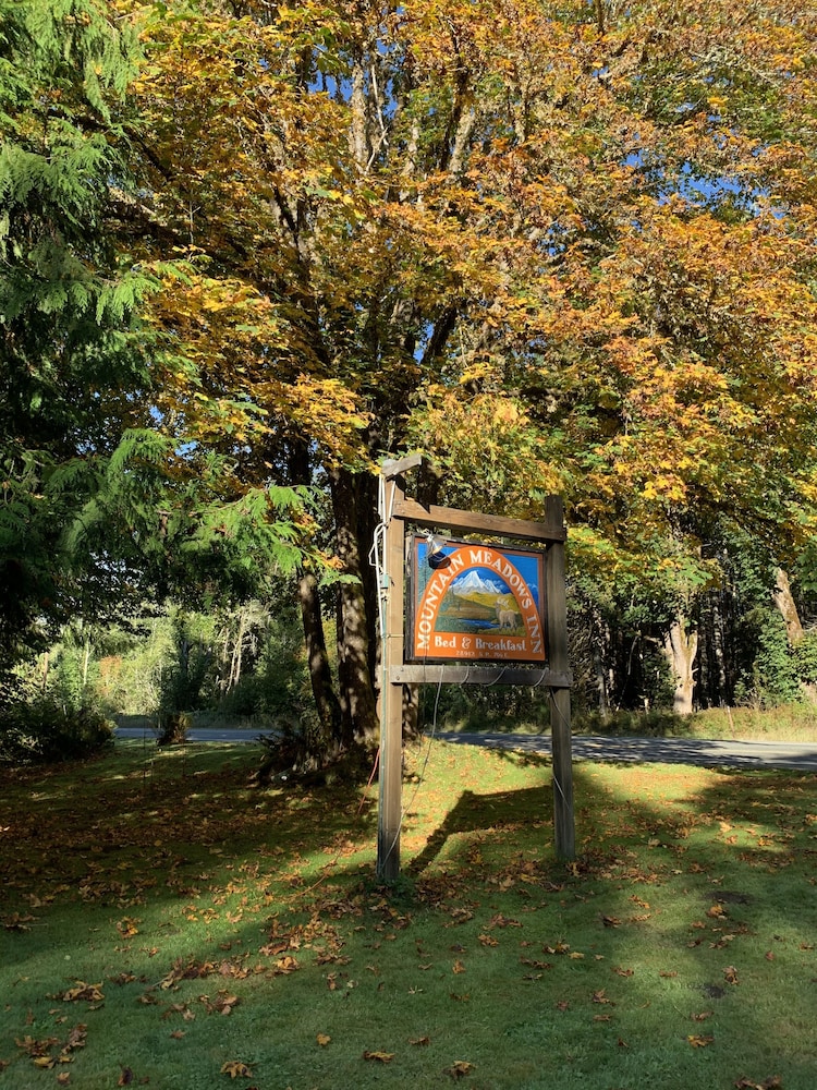 Mountain Meadows Inn