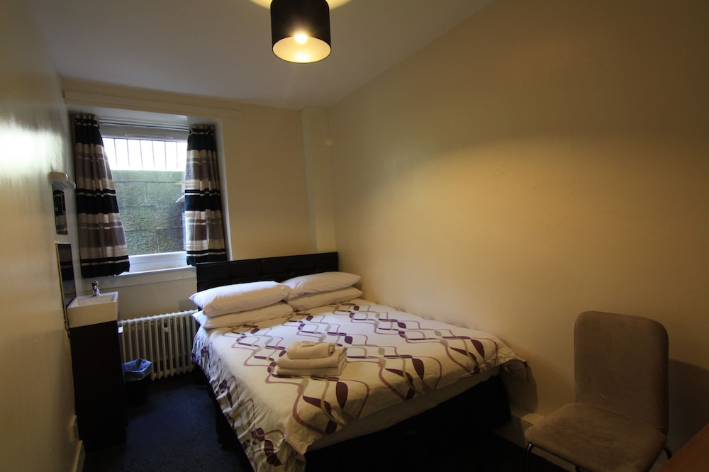 The Hampton Court Guesthouse