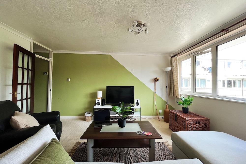 Spacious 2 Bedroom Apartment in Cricklewood