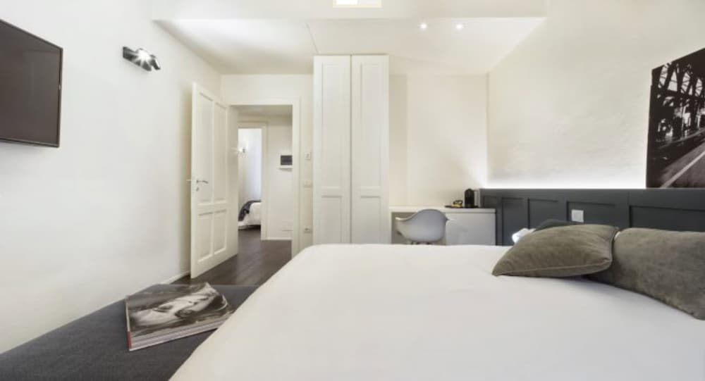 Emilia Suite Express