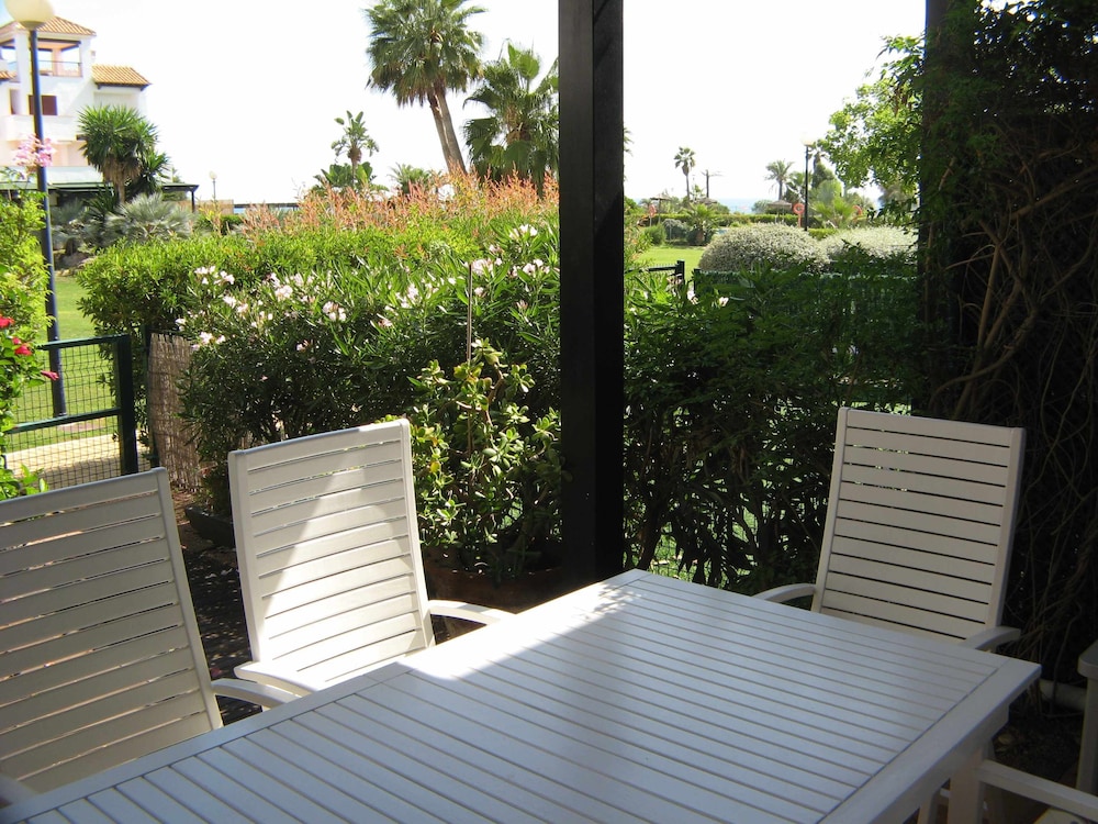 VenAVera C10A - Ground floor Garden 3Bedrooms/2Baths Beachfront, WIFI